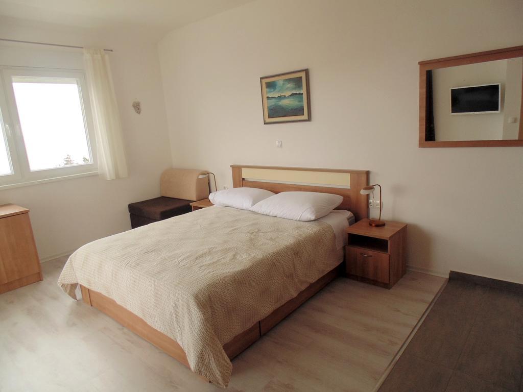 House Natali 70M From The Beach - Free Ev Top Up Rtina Exterior photo